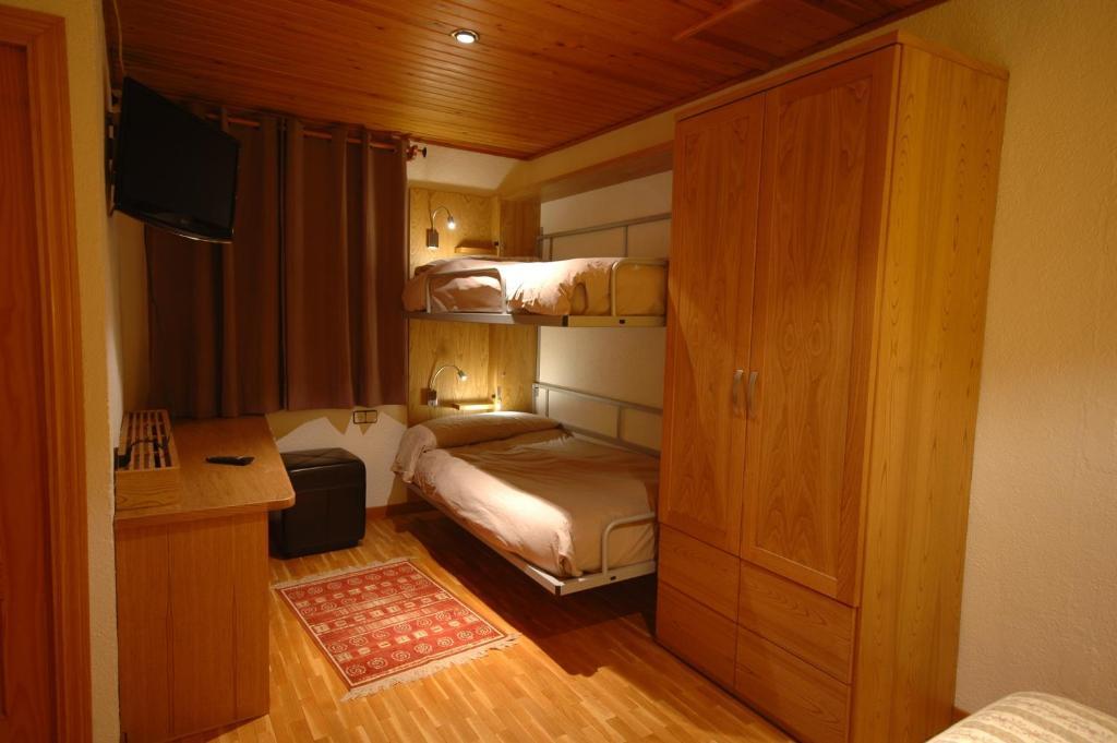 Els Puis Hotel *